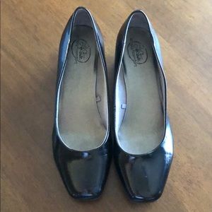 Life Stride black wedges